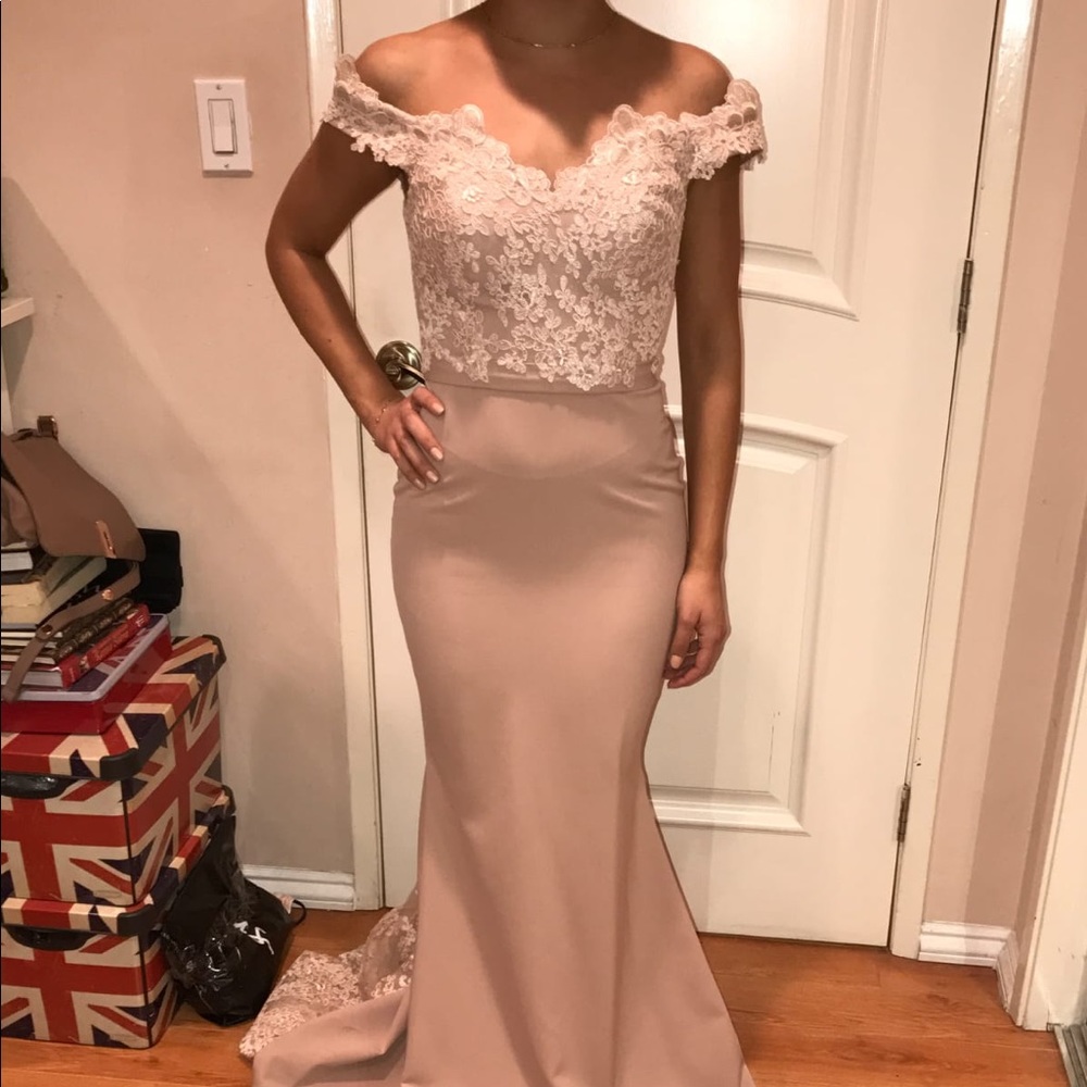 Beautiful mermaid gown with lace train